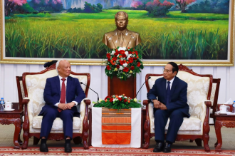 Vietnamese Peace Committee Delegation Visits Laos